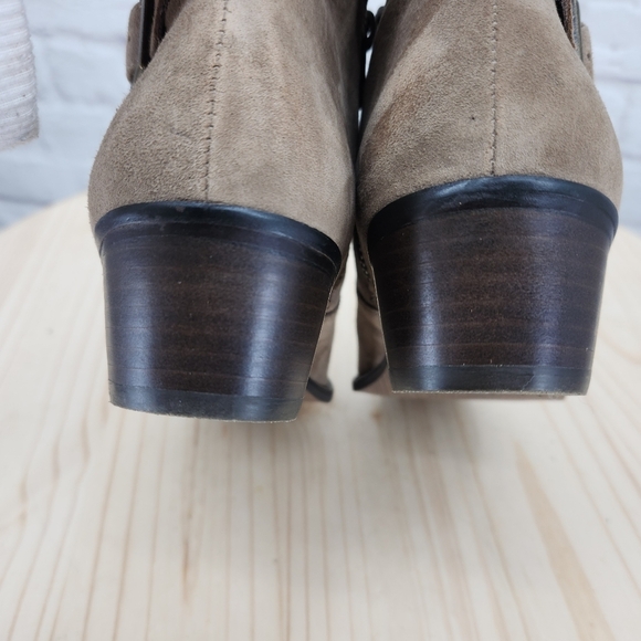 Steve Madden Prizzze Suede Ankle Block Heel Boots Taupe 7.5 - Picture 4 of 15